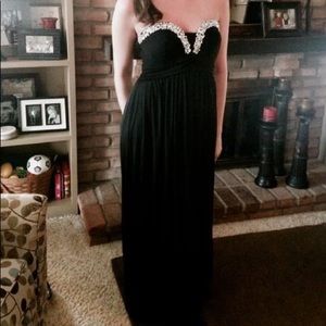 CITY STUDIO black strapless formal gown